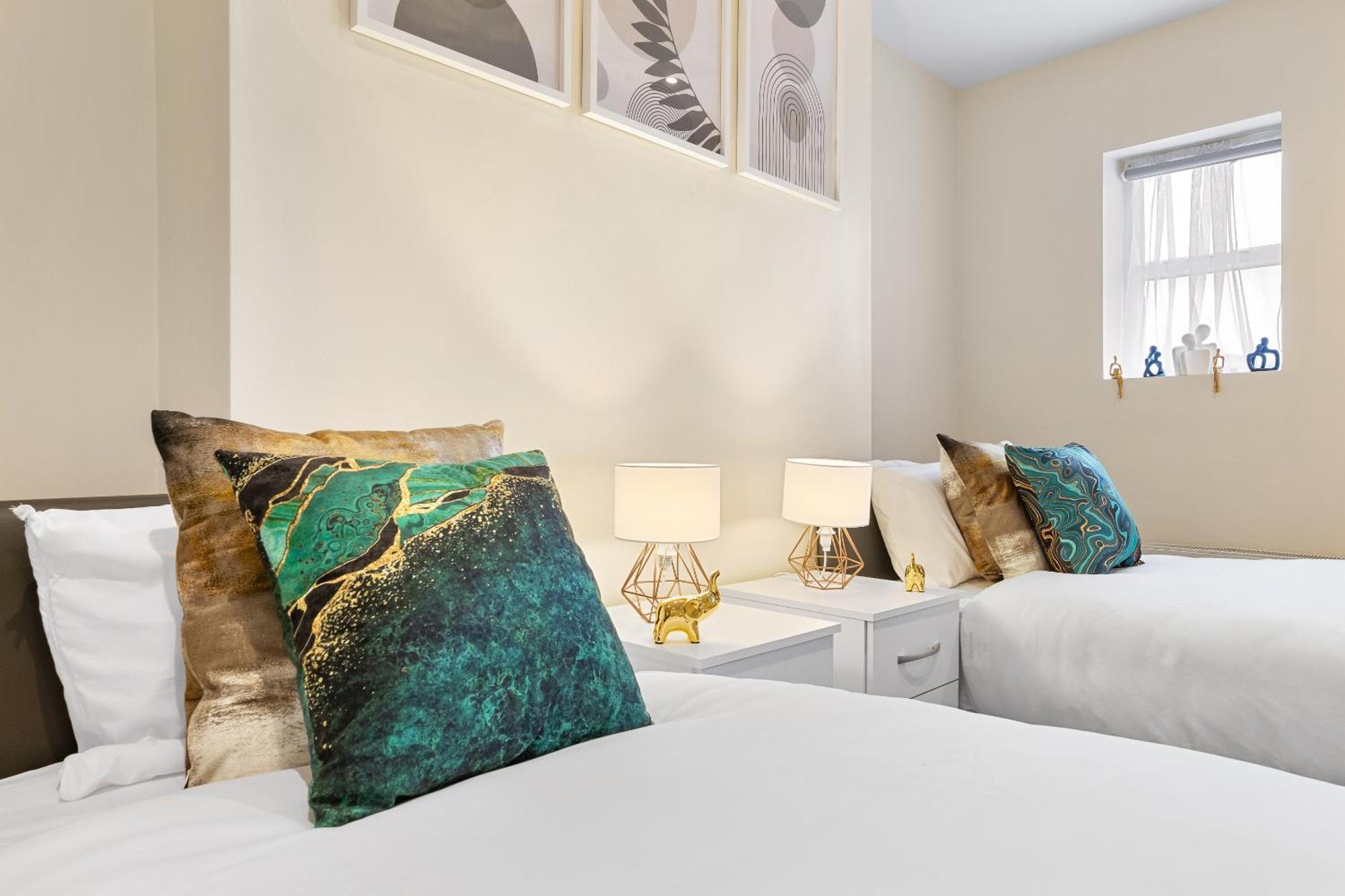 Elegant 2Br London Hideaway- King Bed, Sleeps 6 - Parking- Instant Book- 20 Percent Off Limited Time! Barnet Luaran gambar