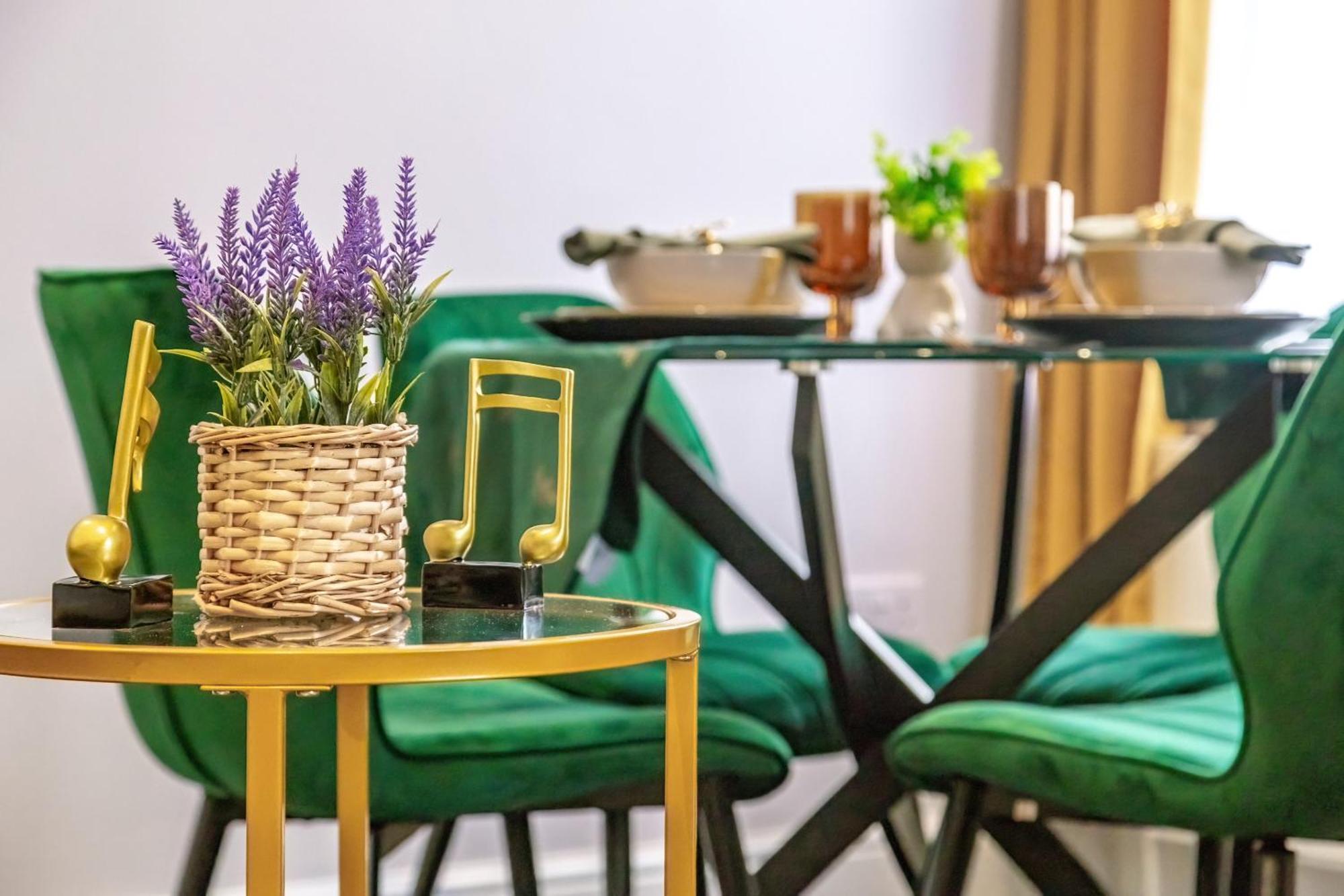 Elegant 2Br London Hideaway- King Bed, Sleeps 6 - Parking- Instant Book- 20 Percent Off Limited Time! Barnet Luaran gambar