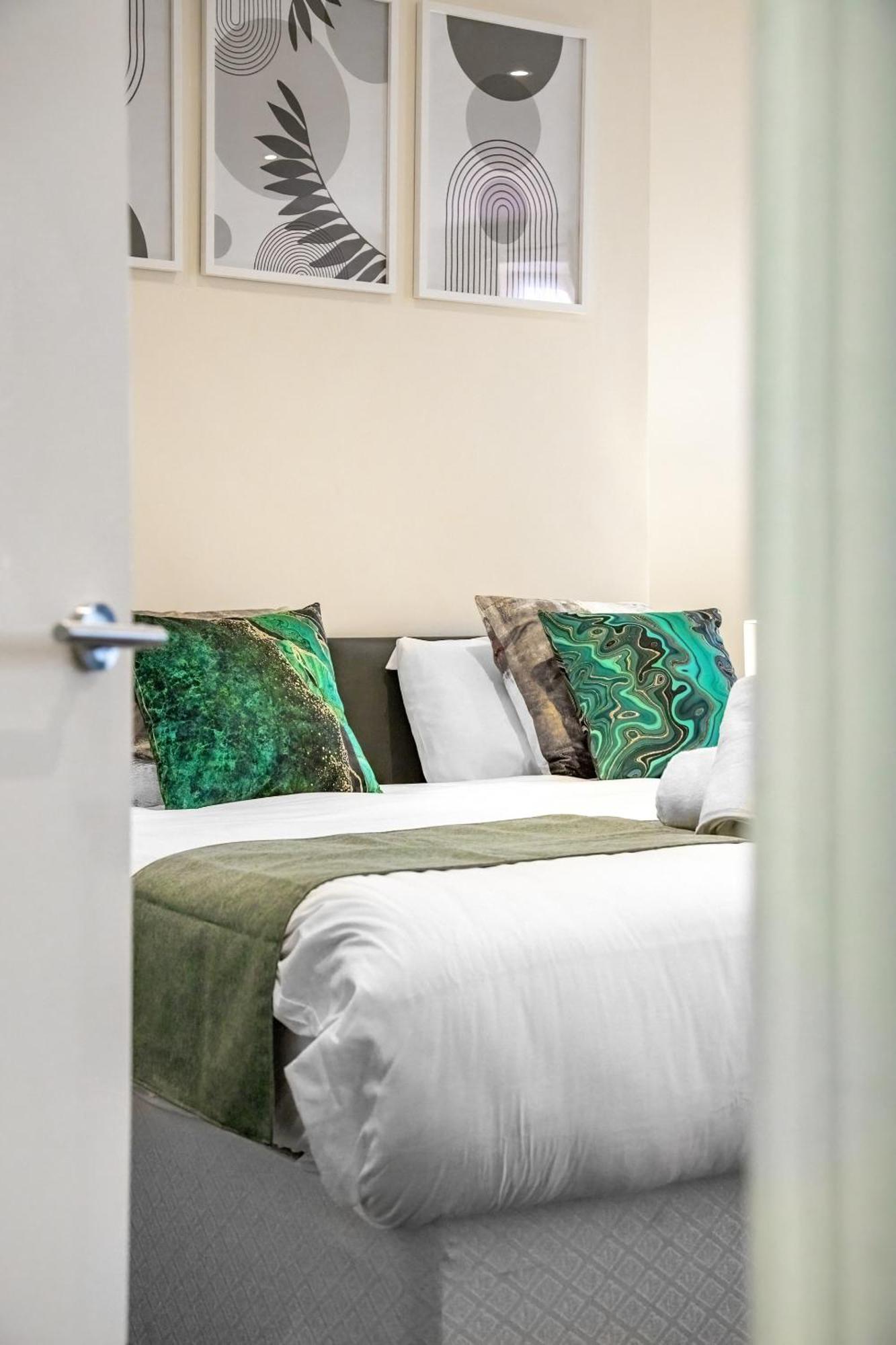 Elegant 2Br London Hideaway- King Bed, Sleeps 6 - Parking- Instant Book- 20 Percent Off Limited Time! Barnet Luaran gambar