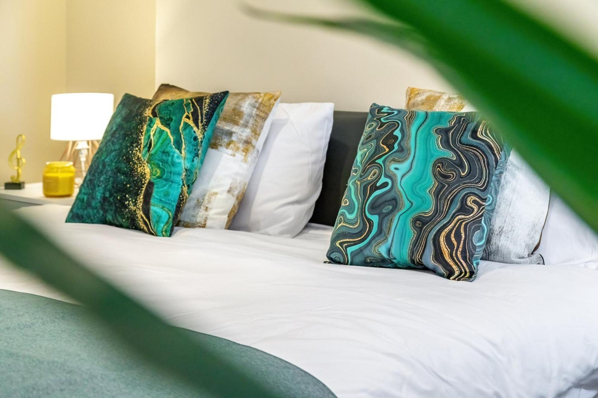 Elegant 2Br London Hideaway- King Bed, Sleeps 6 - Parking- Instant Book- 20 Percent Off Limited Time! Barnet Luaran gambar