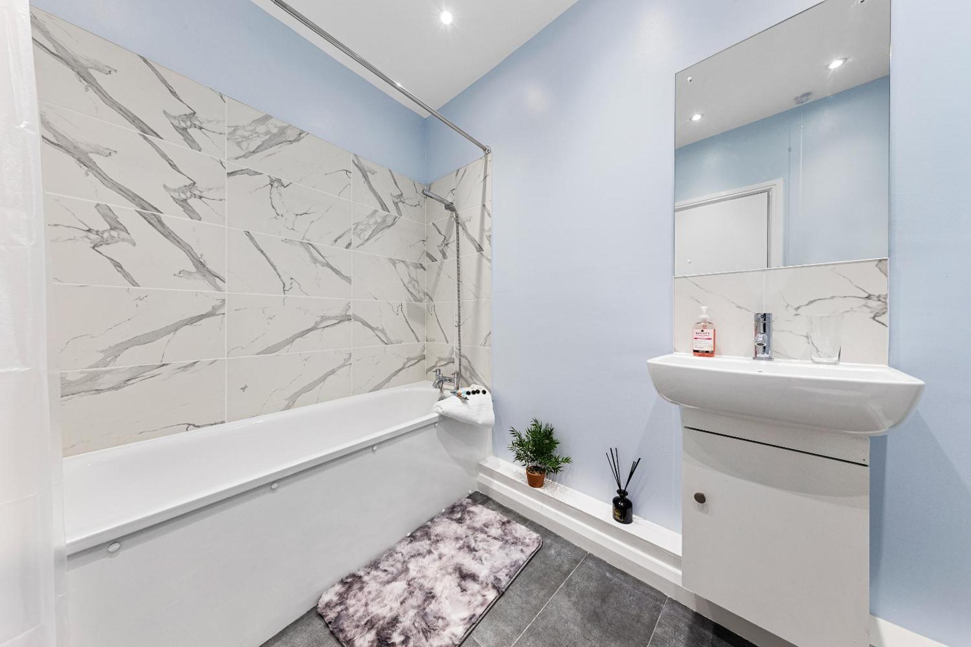 Elegant 2Br London Hideaway- King Bed, Sleeps 6 - Parking- Instant Book- 20 Percent Off Limited Time! Barnet Luaran gambar
