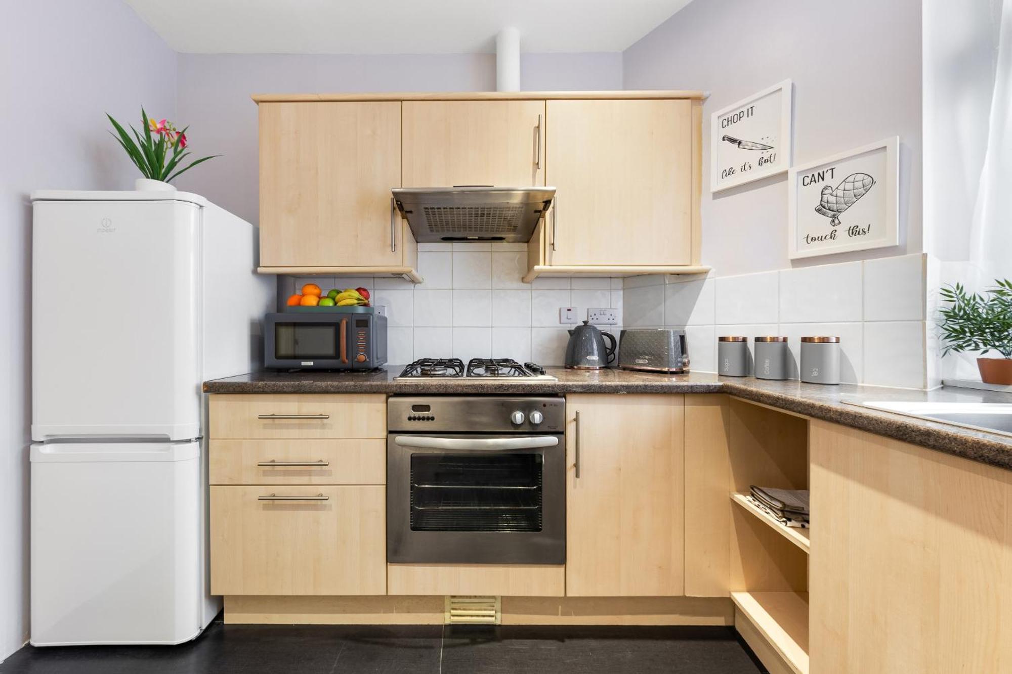 Elegant 2Br London Hideaway- King Bed, Sleeps 6 - Parking- Instant Book- 20 Percent Off Limited Time! Barnet Luaran gambar